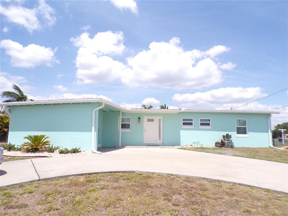 Active With Contract: $2,800 (3 beds, 2 baths, 1346 Square Feet)