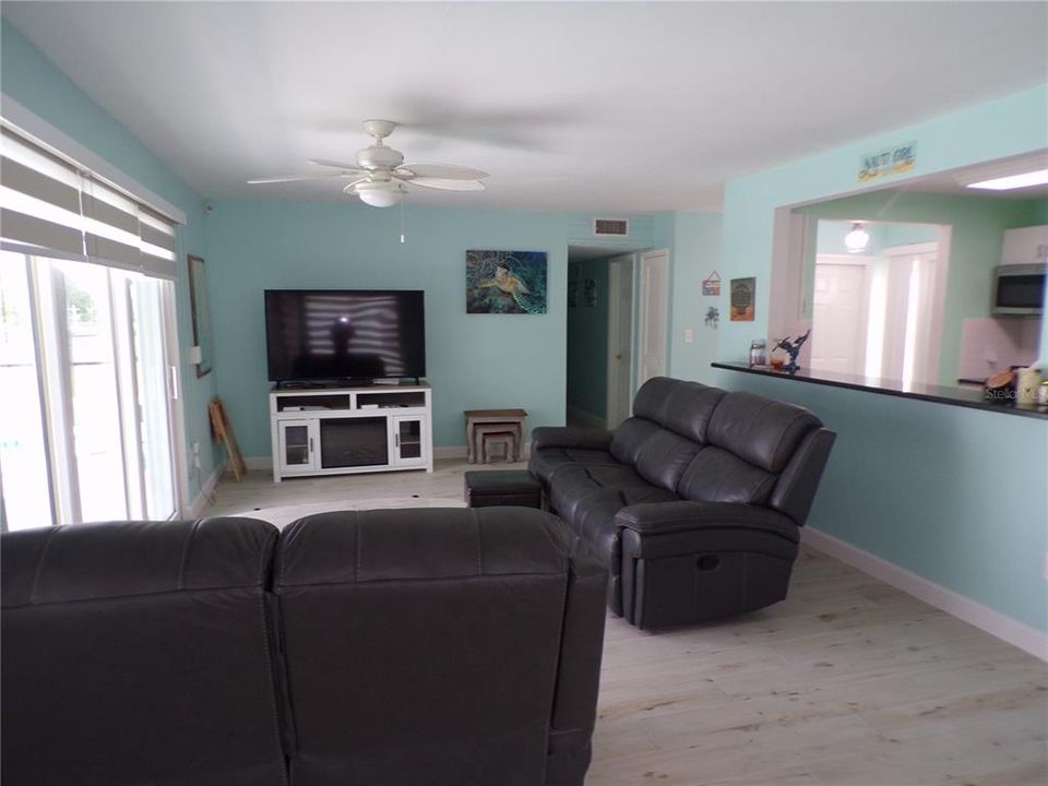 Active With Contract: $2,800 (3 beds, 2 baths, 1346 Square Feet)