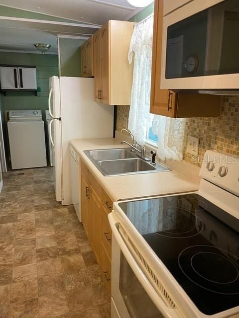 Recently Sold: $69,900 (2 beds, 2 baths, 936 Square Feet)
