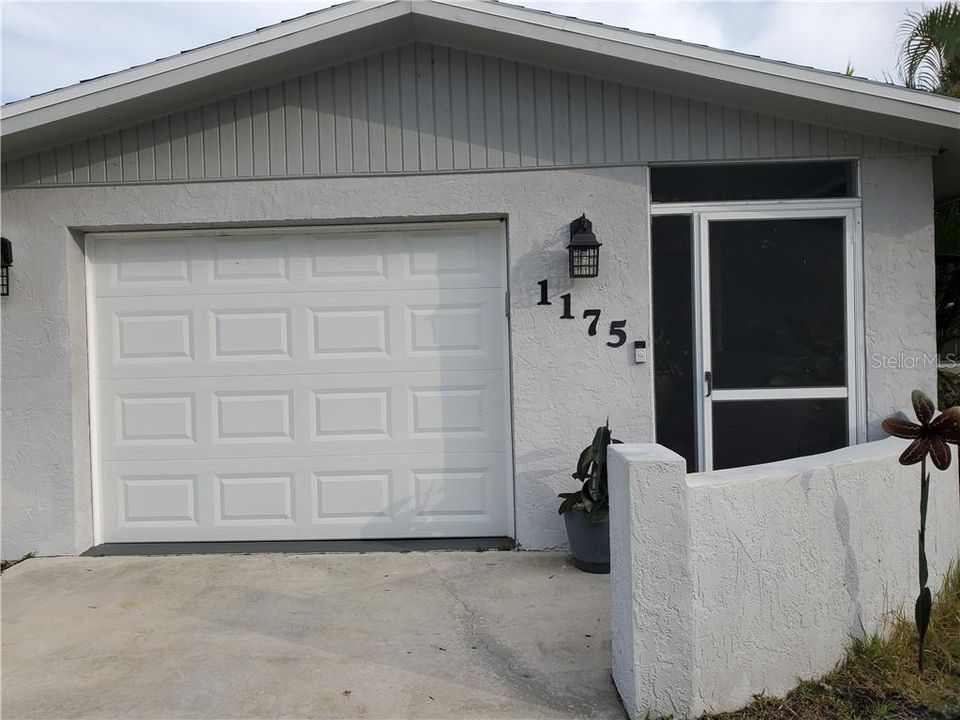 New garage door opener which works with your smart phone. Wonderful breezeway entryway.