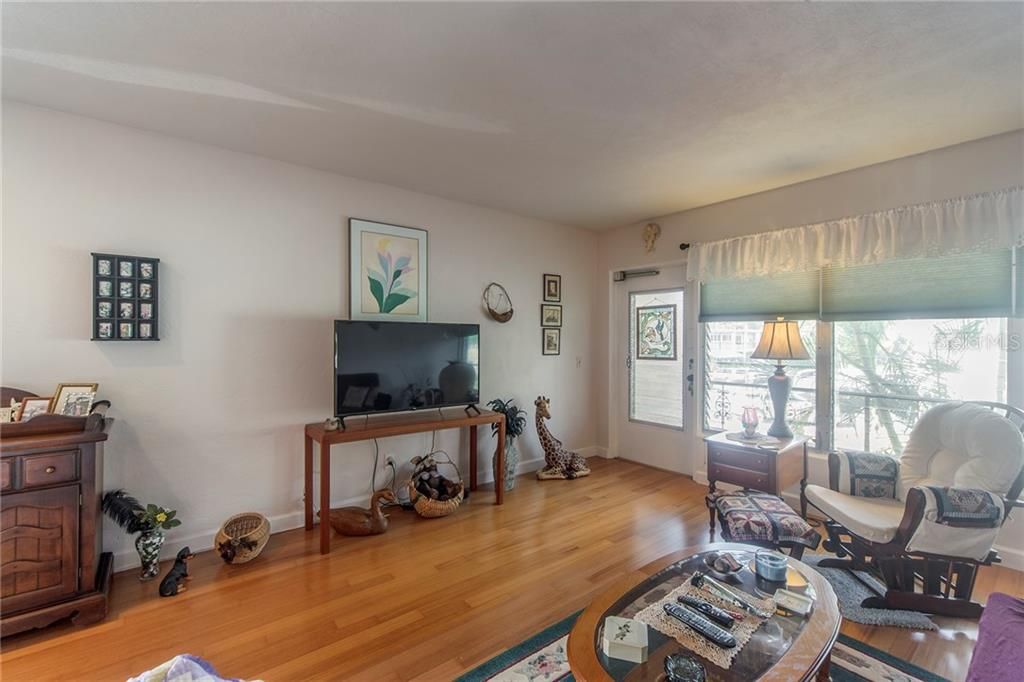 Recently Sold: $64,900 (1 beds, 1 baths, 652 Square Feet)