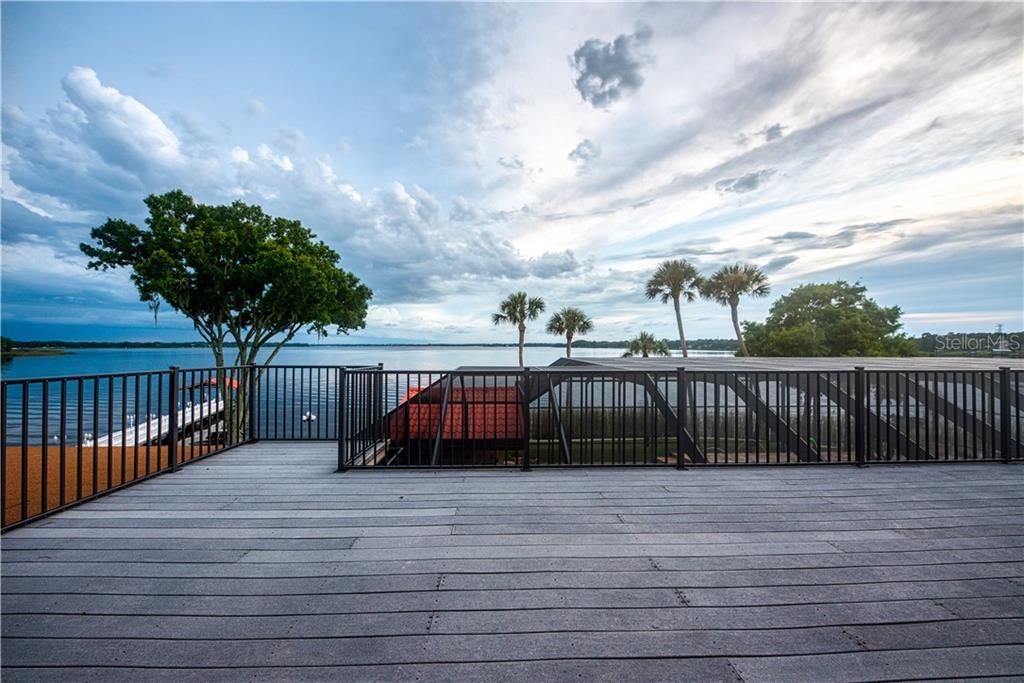 Recently Sold: $2,595,000 (4 beds, 5 baths, 5521 Square Feet)