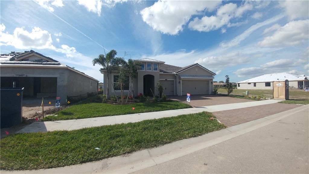 Recently Sold: $554,793 (3 beds, 3 baths, 2479 Square Feet)