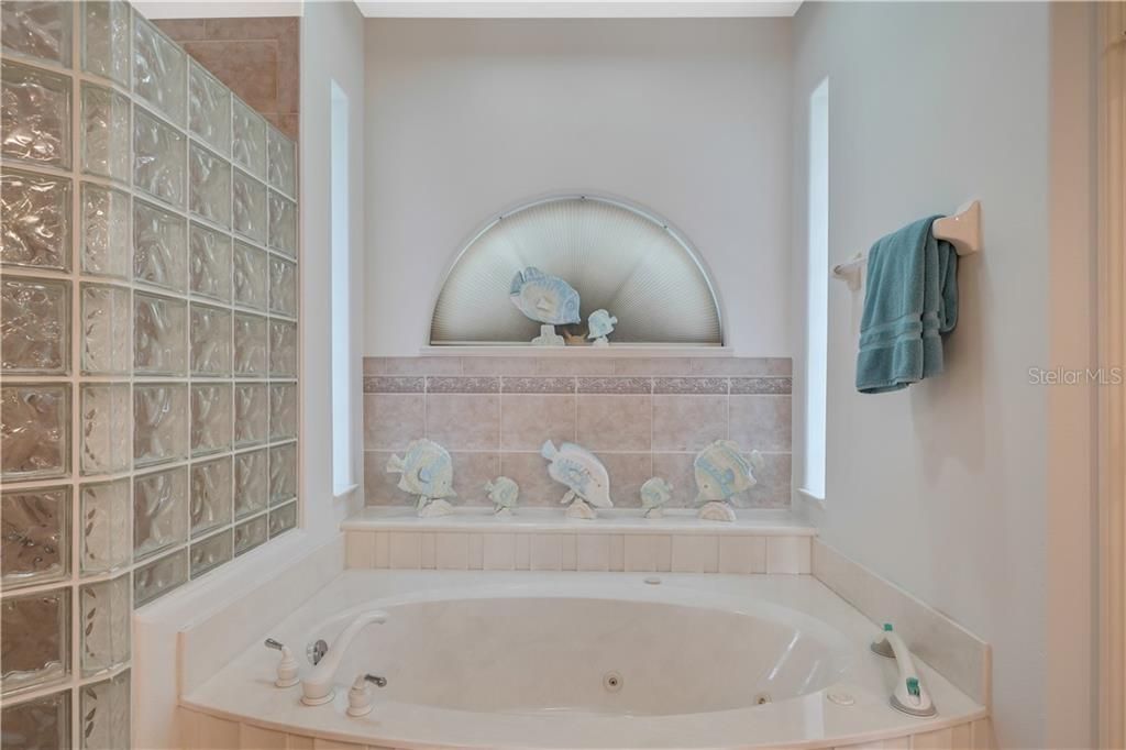 Недавно продано: $919,000 (3 спален, 2 ванн, 2362 Квадратных фут)