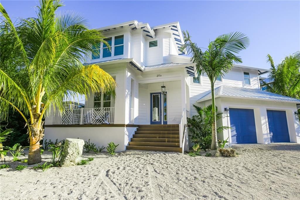 Recently Sold: $2,200,000 (4 beds, 5 baths, 2897 Square Feet)