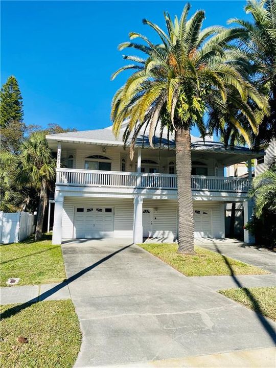Recently Sold: $608,000 (3 beds, 2 baths, 2207 Square Feet)