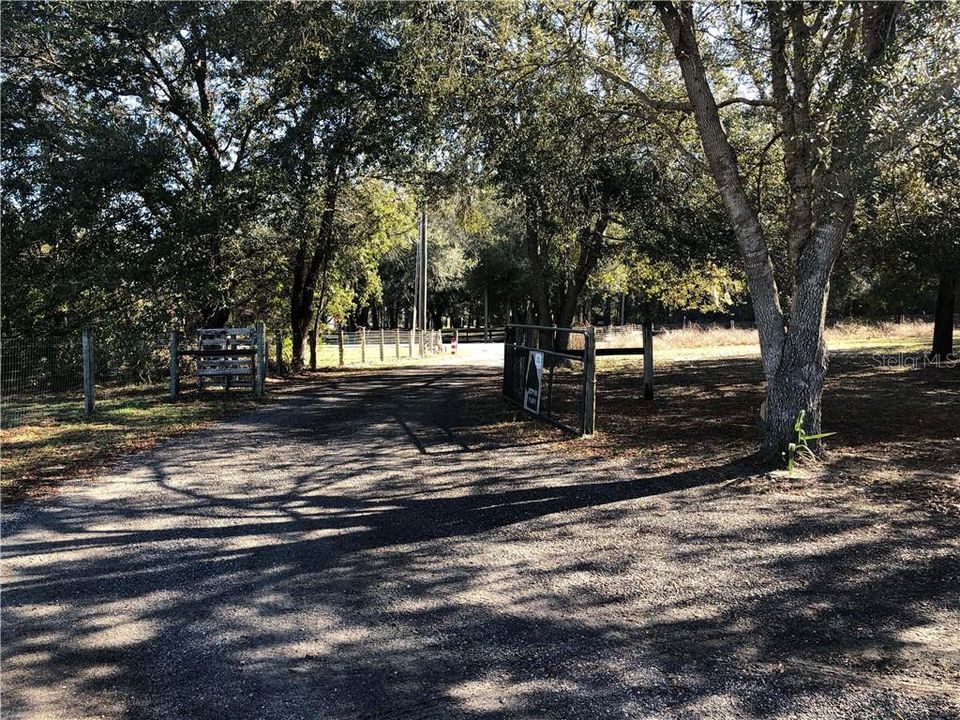 Vendido Recientemente: $330,000 (5 camas, 3 baños, 1976 Pies cuadrados)