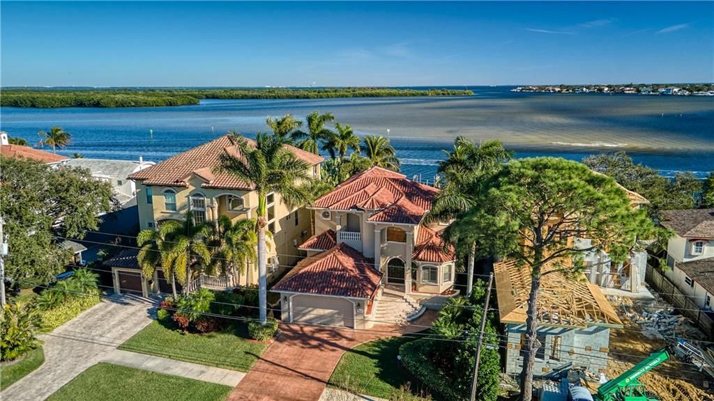Recently Sold: $2,800,000 (5 beds, 6 baths, 4146 Square Feet)