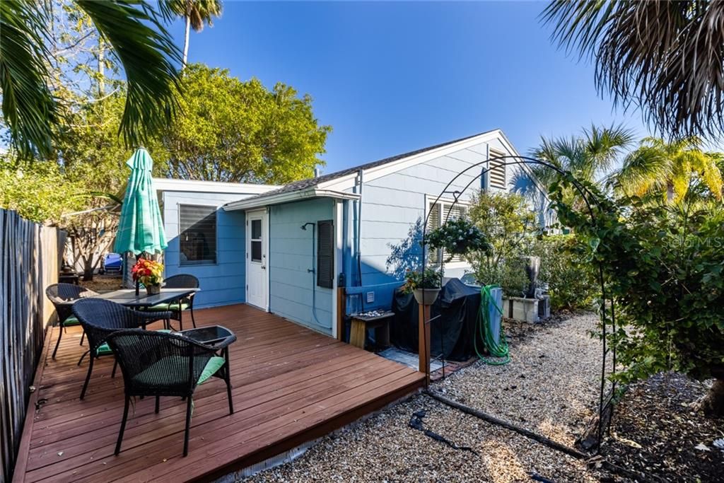 Recently Sold: $425,000 (2 beds, 1 baths, 776 Square Feet)