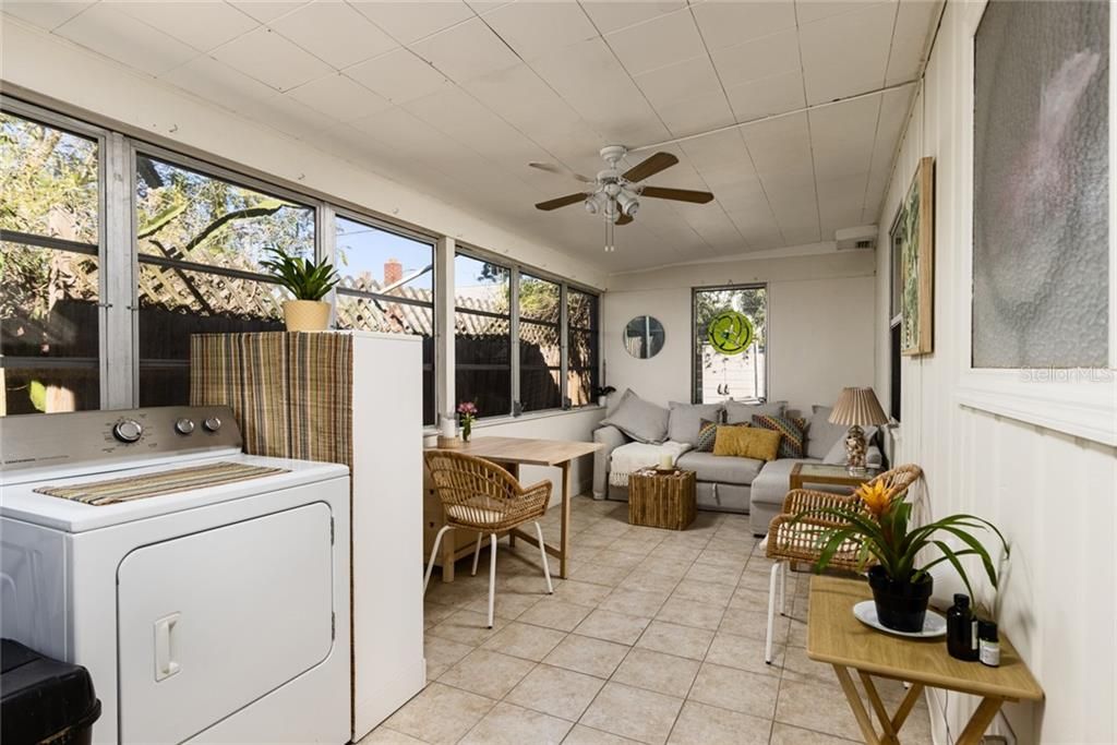 Recently Sold: $425,000 (2 beds, 1 baths, 776 Square Feet)