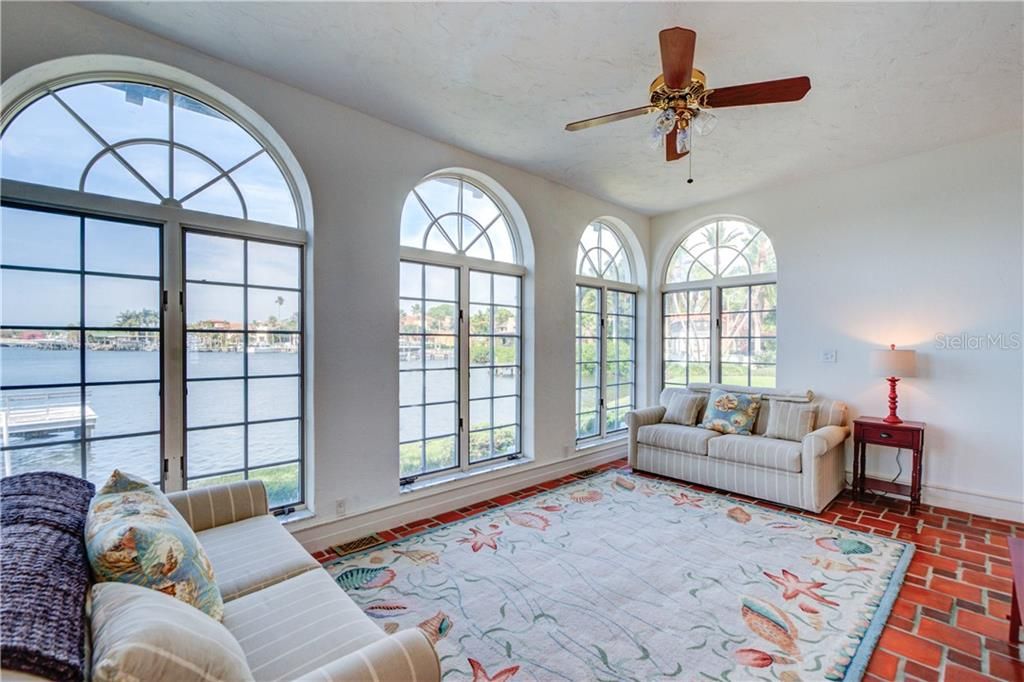 Recently Sold: $3,200,000 (6 beds, 5 baths, 4309 Square Feet)