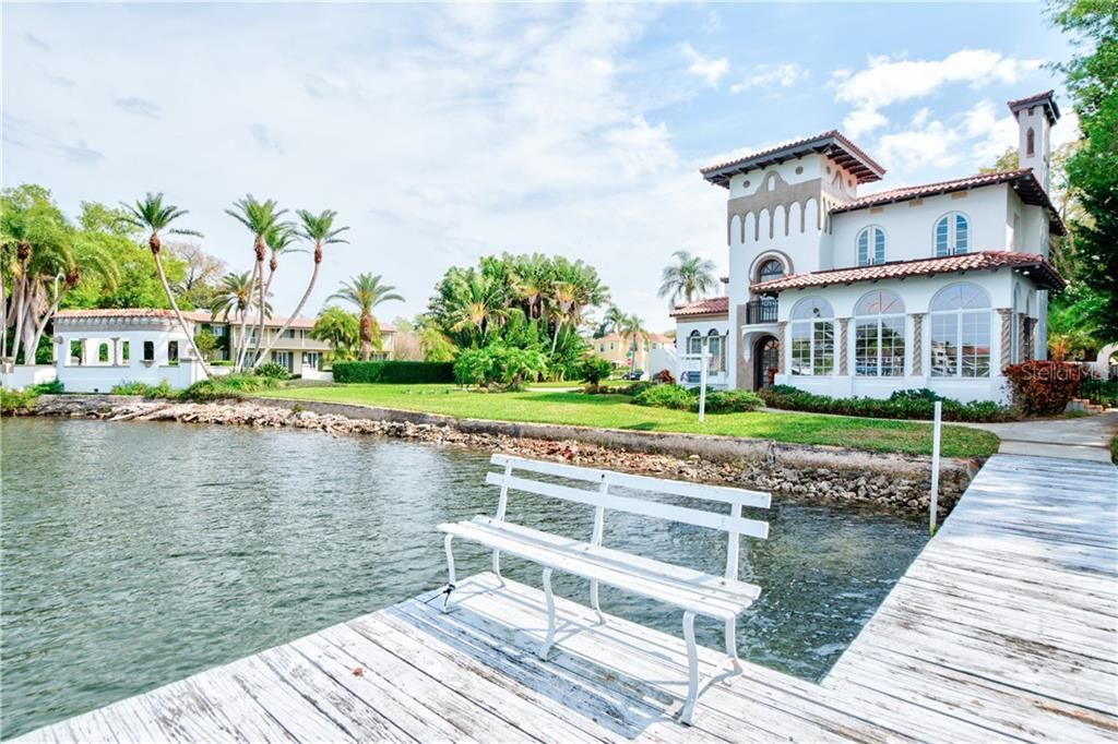 Recently Sold: $3,200,000 (6 beds, 5 baths, 4309 Square Feet)