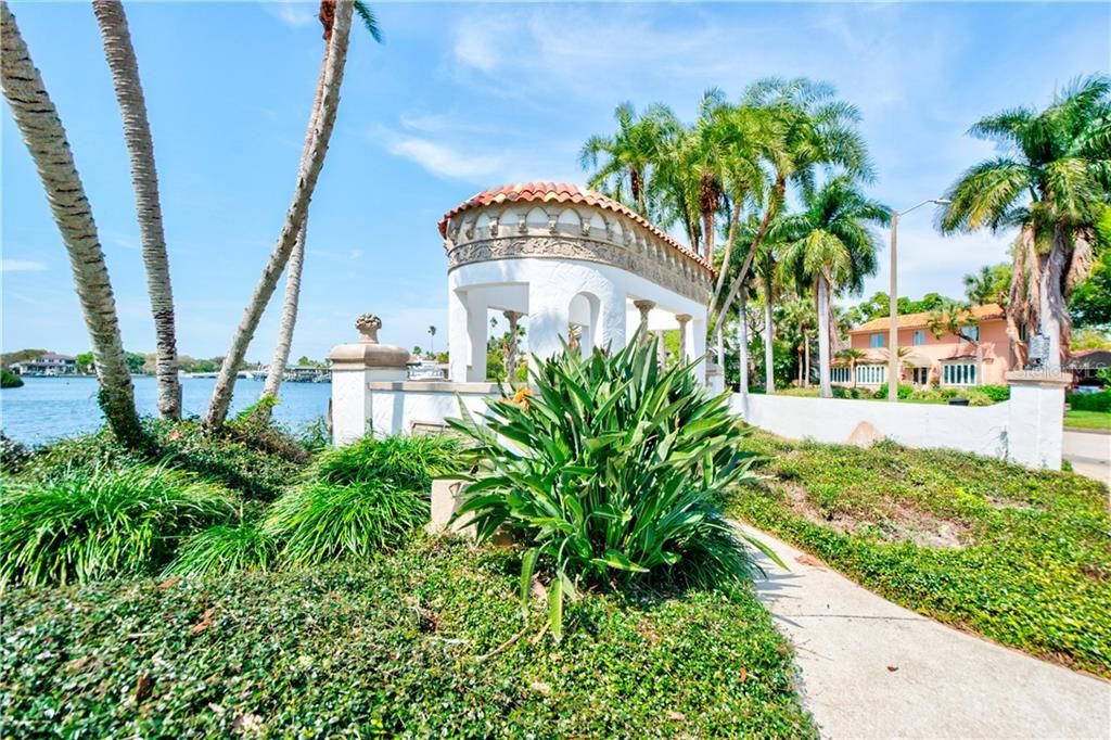 Recently Sold: $3,200,000 (6 beds, 5 baths, 4309 Square Feet)