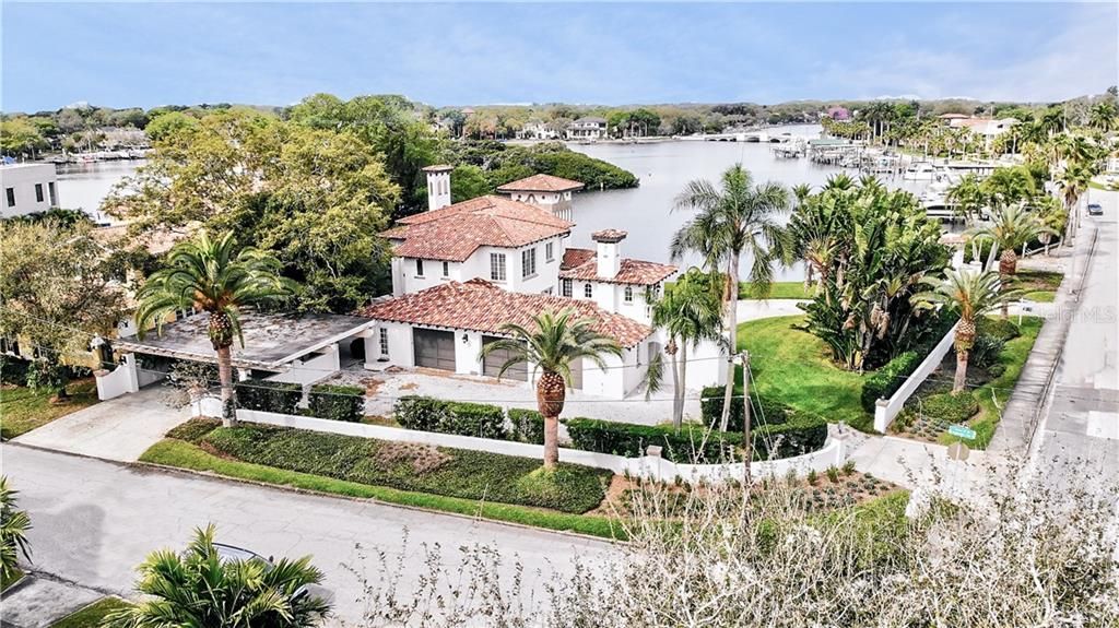 Recently Sold: $3,200,000 (6 beds, 5 baths, 4309 Square Feet)