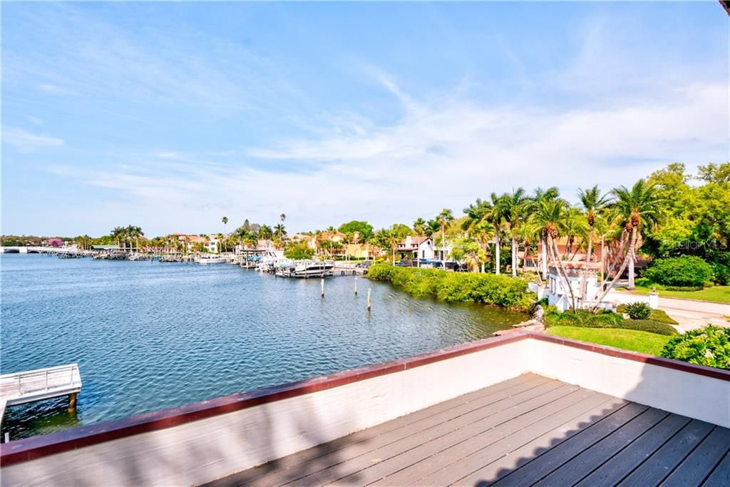 Recently Sold: $3,200,000 (6 beds, 5 baths, 4309 Square Feet)