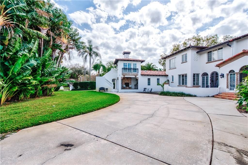 Recently Sold: $3,200,000 (6 beds, 5 baths, 4309 Square Feet)