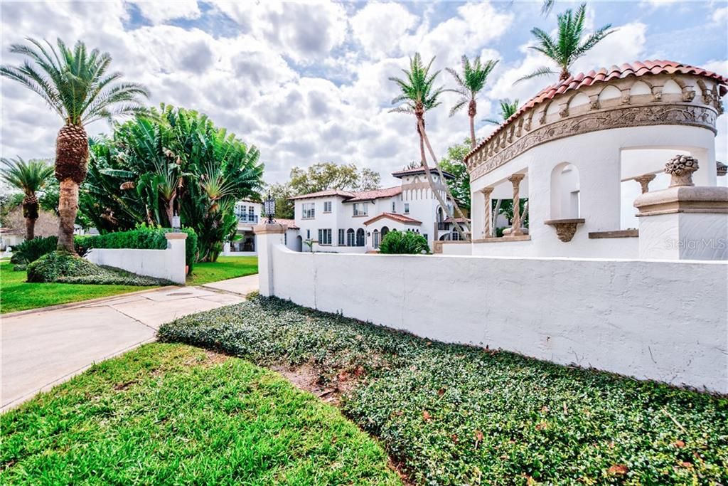 Recently Sold: $3,200,000 (6 beds, 5 baths, 4309 Square Feet)