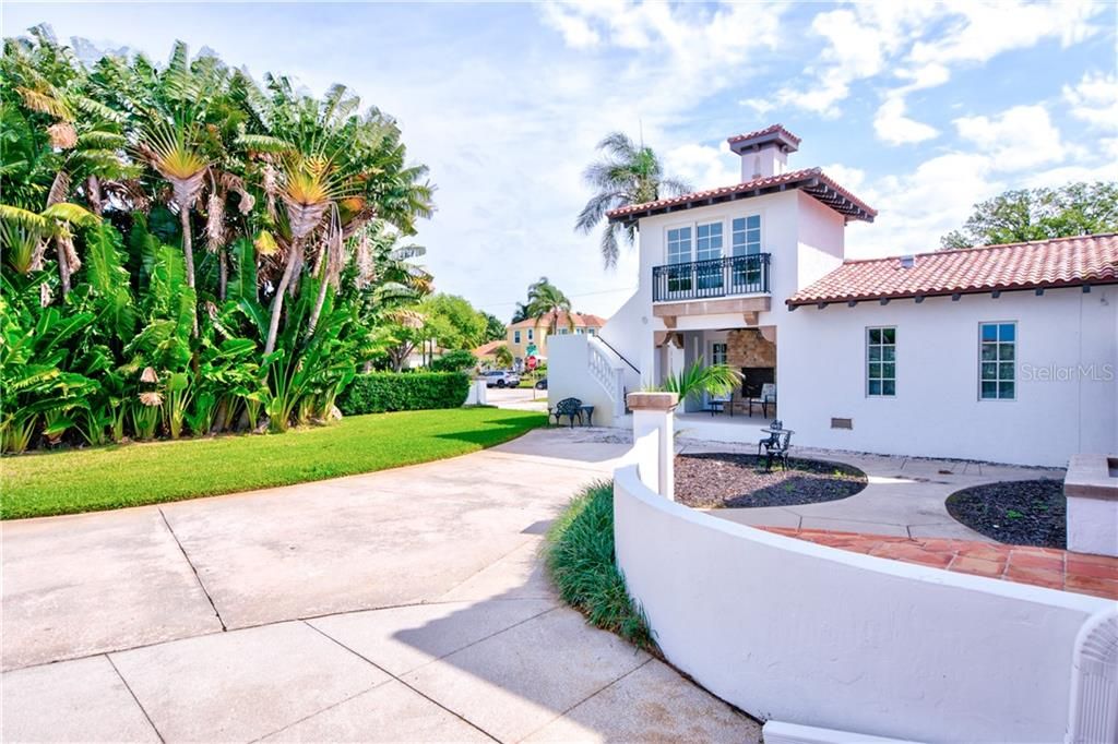 Recently Sold: $3,200,000 (6 beds, 5 baths, 4309 Square Feet)