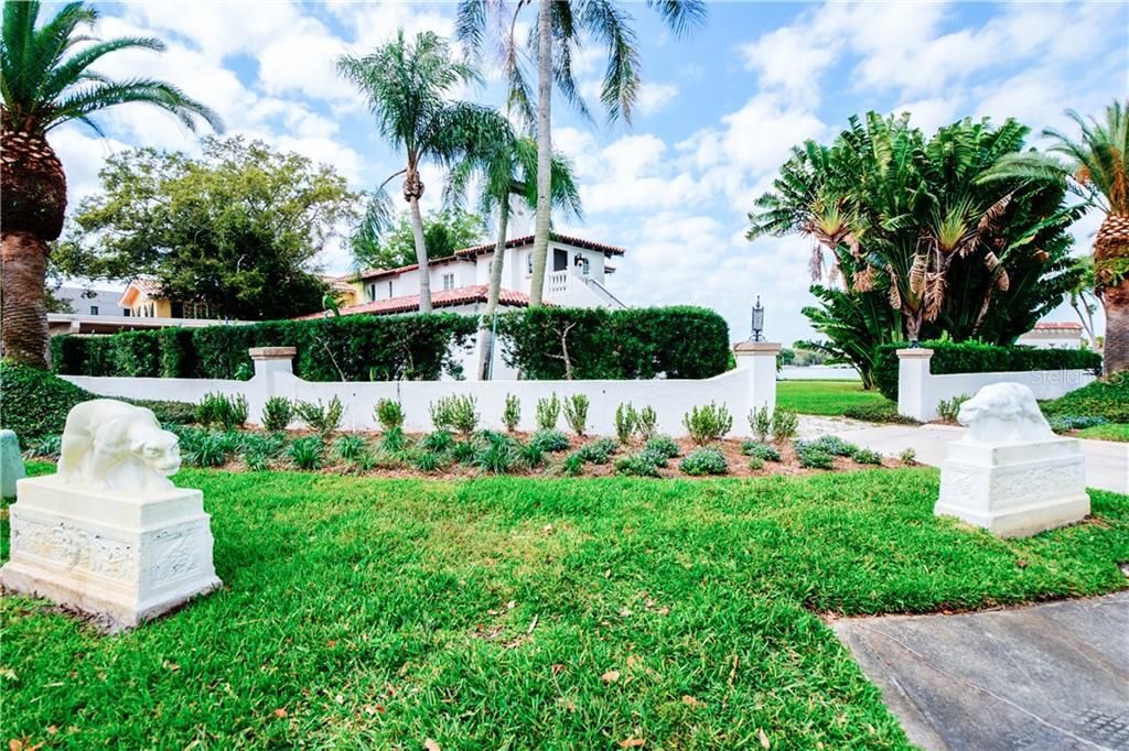 Recently Sold: $3,200,000 (6 beds, 5 baths, 4309 Square Feet)