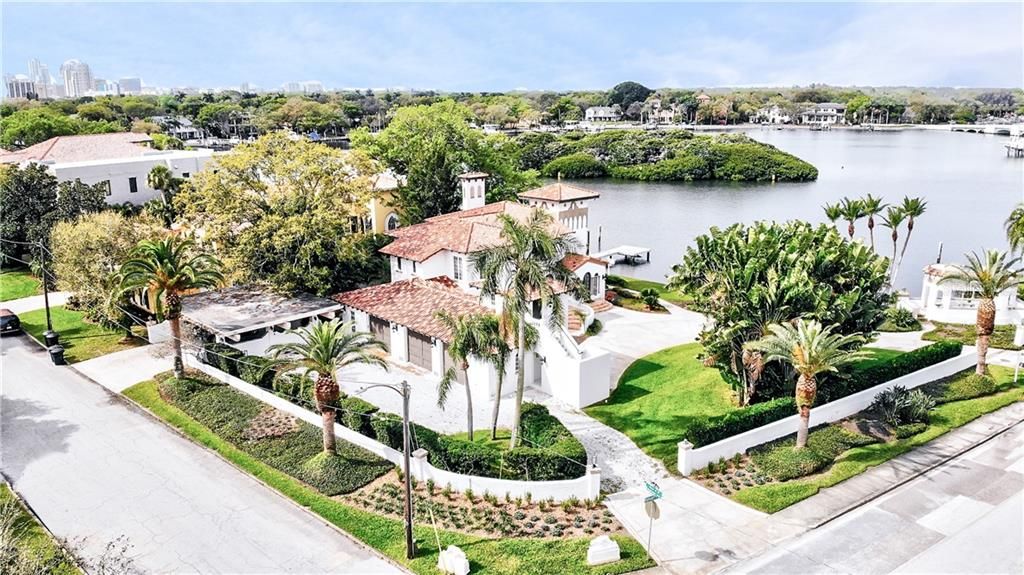 Recently Sold: $3,200,000 (6 beds, 5 baths, 4309 Square Feet)