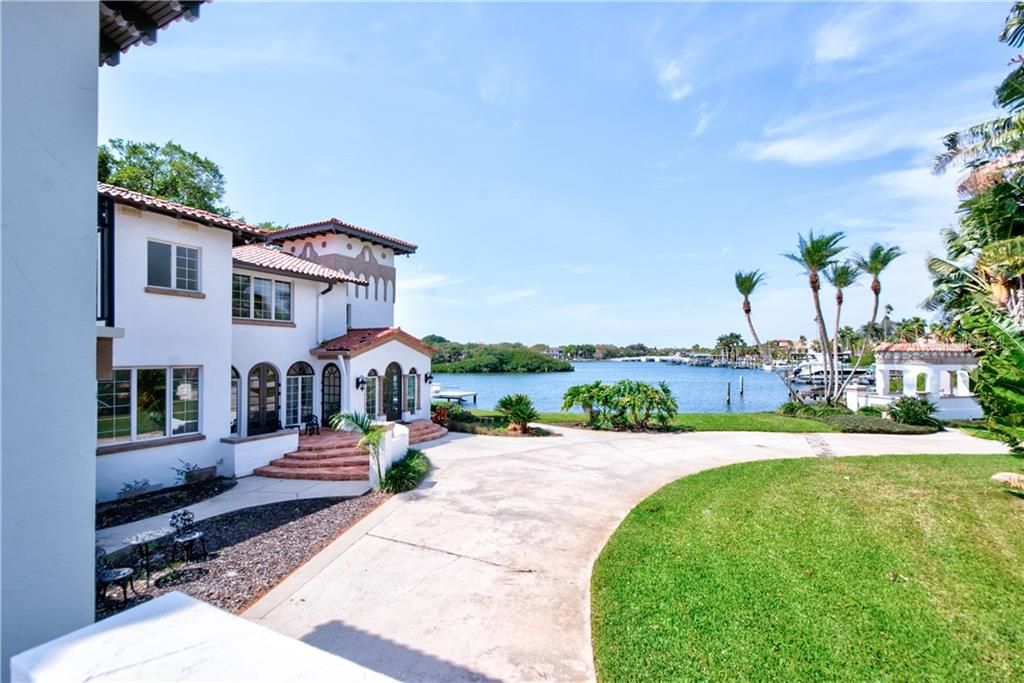 Recently Sold: $3,200,000 (6 beds, 5 baths, 4309 Square Feet)