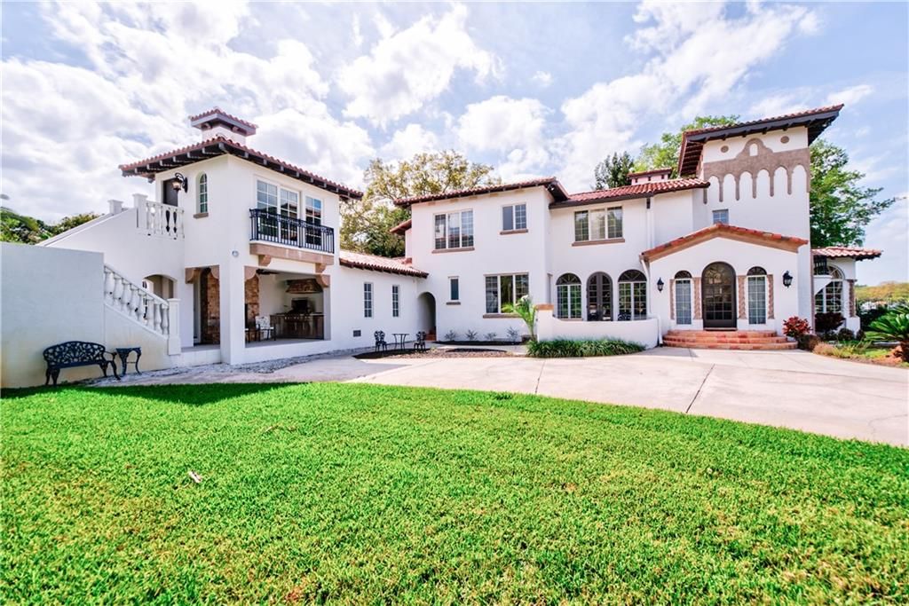 Recently Sold: $3,200,000 (6 beds, 5 baths, 4309 Square Feet)