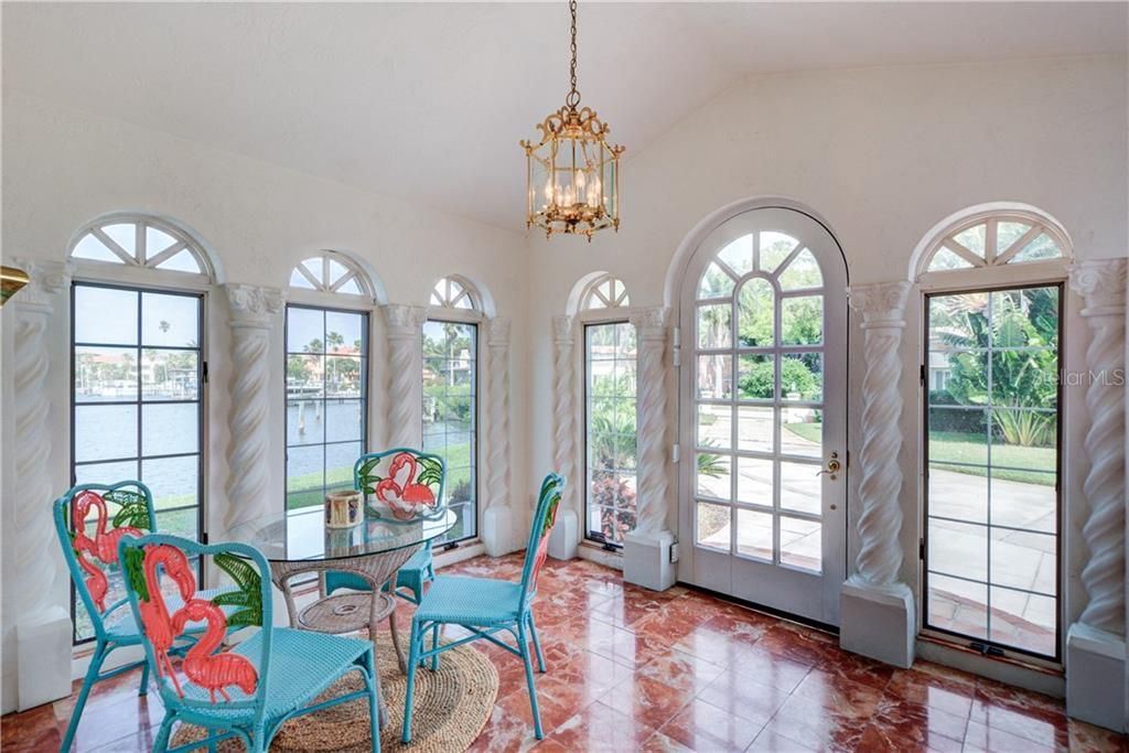 Recently Sold: $3,200,000 (6 beds, 5 baths, 4309 Square Feet)