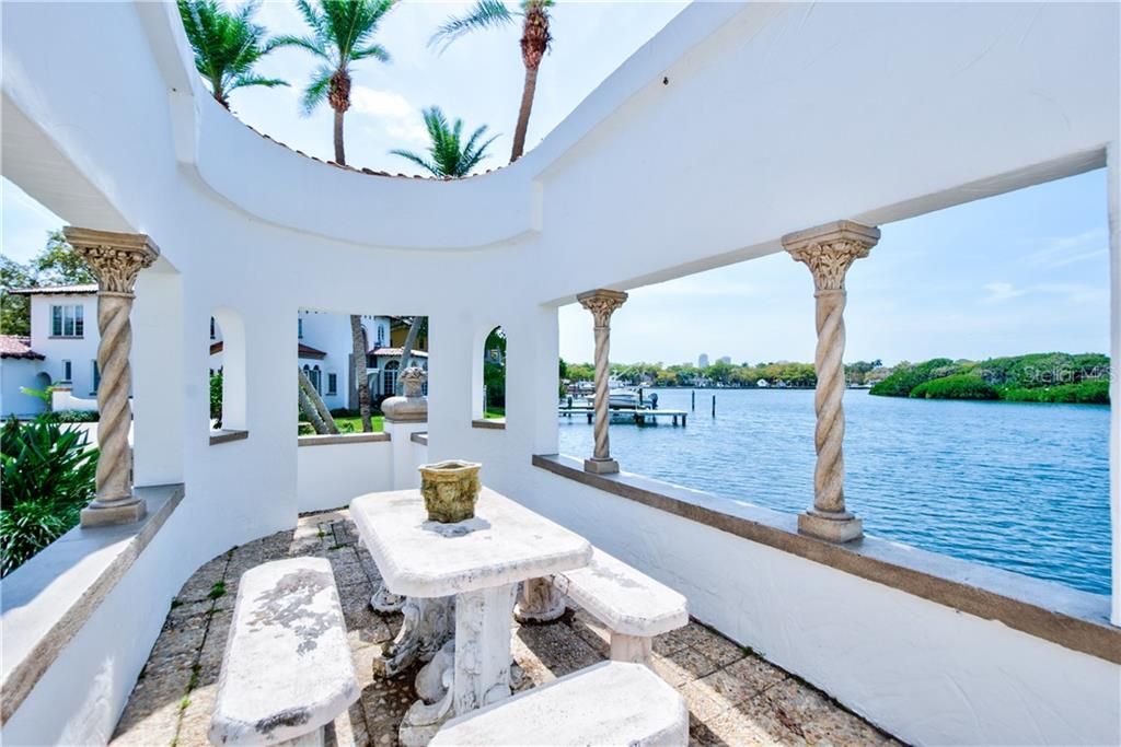 Recently Sold: $3,200,000 (6 beds, 5 baths, 4309 Square Feet)