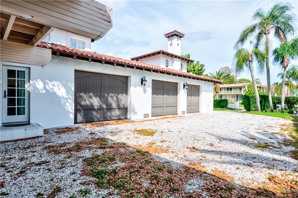 Recently Sold: $3,200,000 (6 beds, 5 baths, 4309 Square Feet)