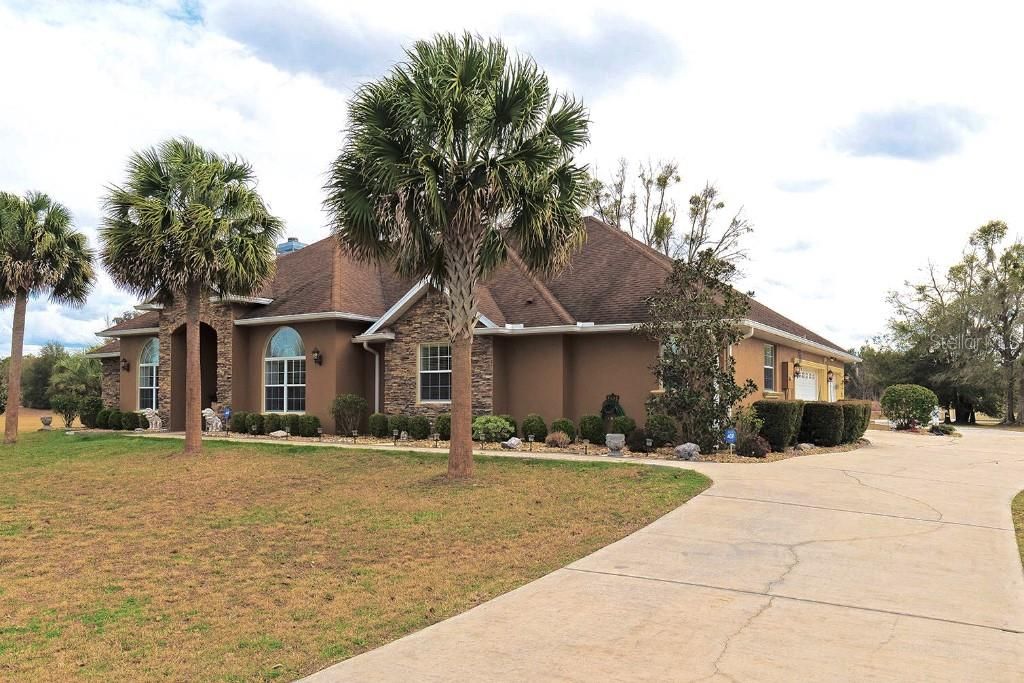 Recently Sold: $399,900 (3 beds, 2 baths, 2807 Square Feet)