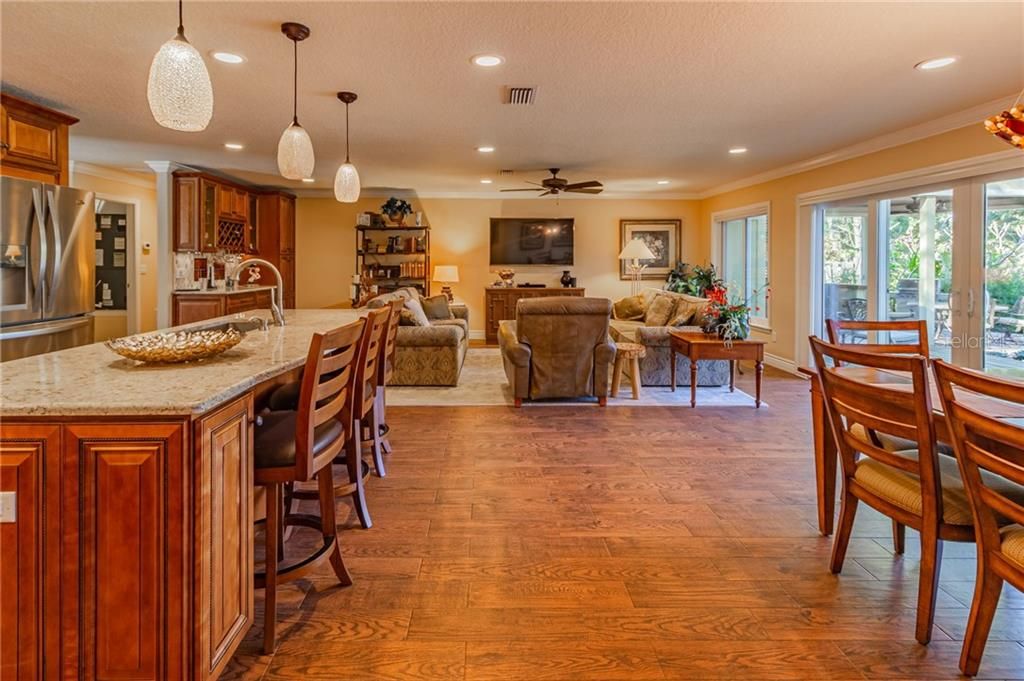 Spacious, open layout kitchen, dining and living areas