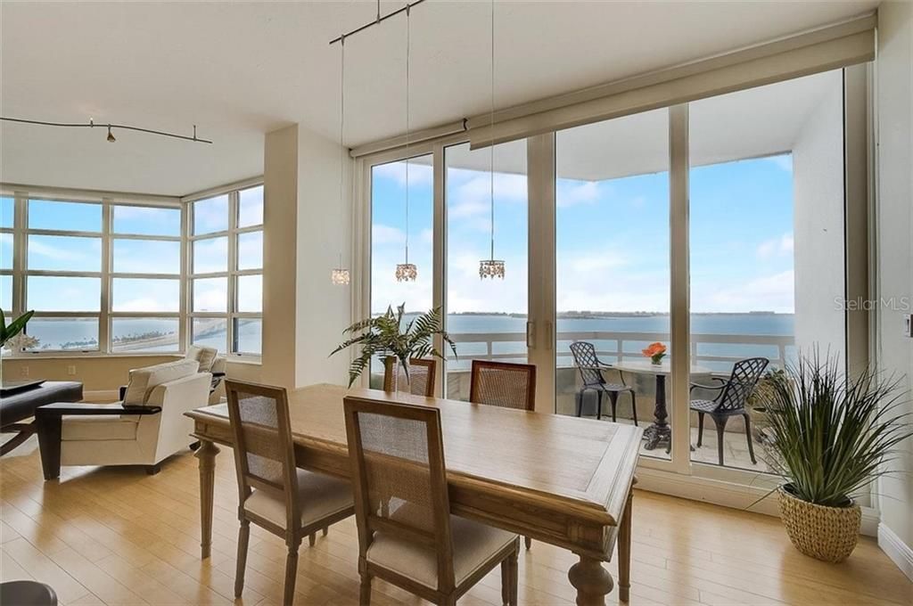 Recently Sold: $1,200,000 (2 beds, 2 baths, 1729 Square Feet)