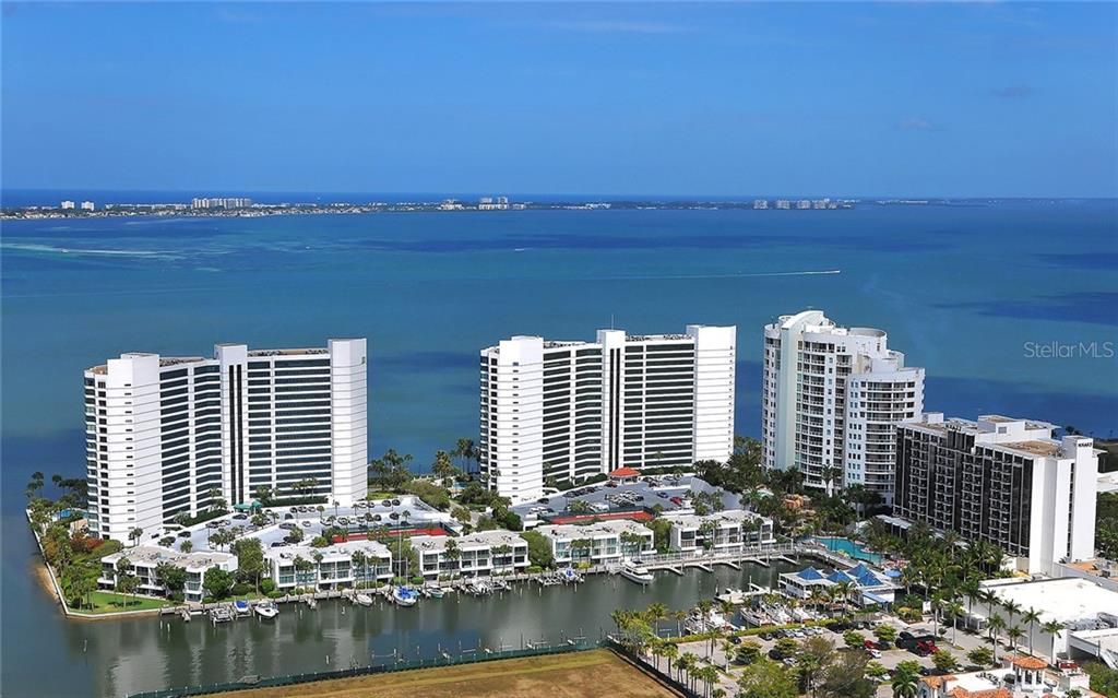 Recently Sold: $1,200,000 (2 beds, 2 baths, 1729 Square Feet)