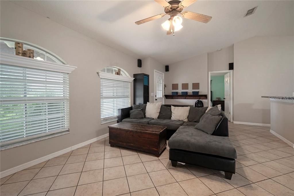 Recently Sold: $295,000 (3 beds, 2 baths, 1410 Square Feet)