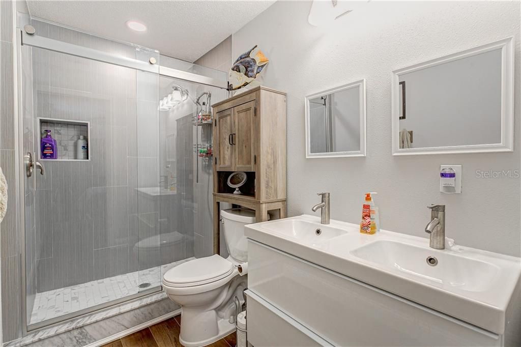 Recently Sold: $415,000 (2 beds, 2 baths, 1012 Square Feet)