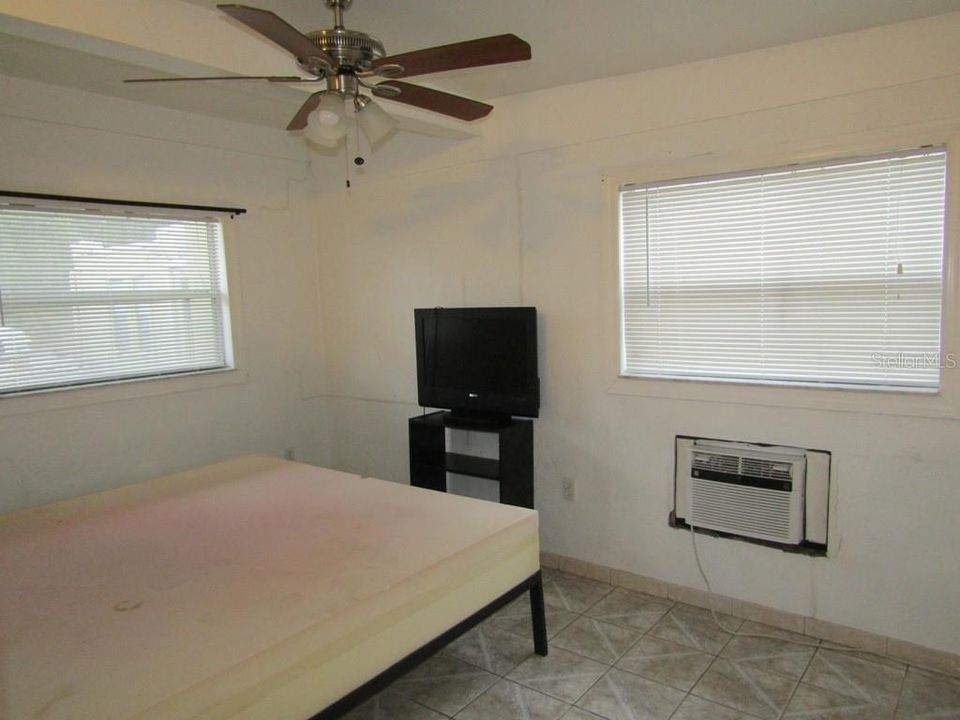 Recently Rented: $750 (1 beds, 1 baths, 403 Square Feet)