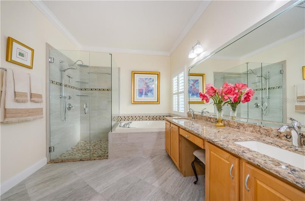 最近售出: $409,400 (3 贝兹, 2 浴室, 1948 平方英尺)