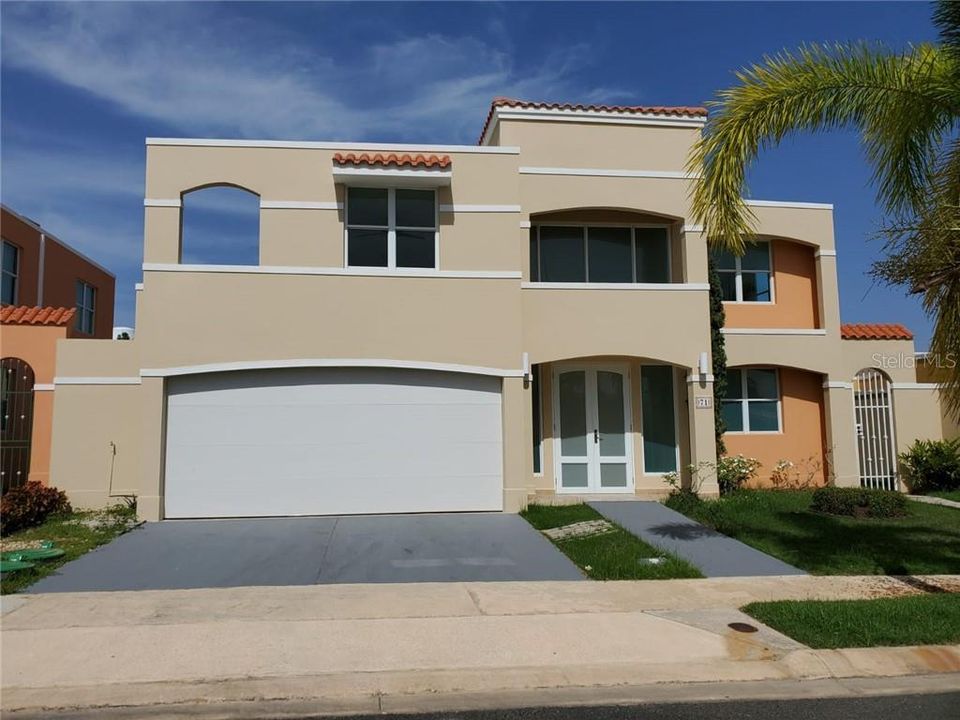 Recently Rented: $1,900 (4 beds, 2 baths, 2024 Square Feet)