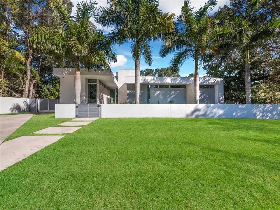 Recently Sold: $2,300,000 (3 beds, 4 baths, 3146 Square Feet)