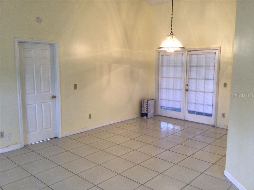 Recently Rented: $1,800 (3 beds, 2 baths, 1953 Square Feet)