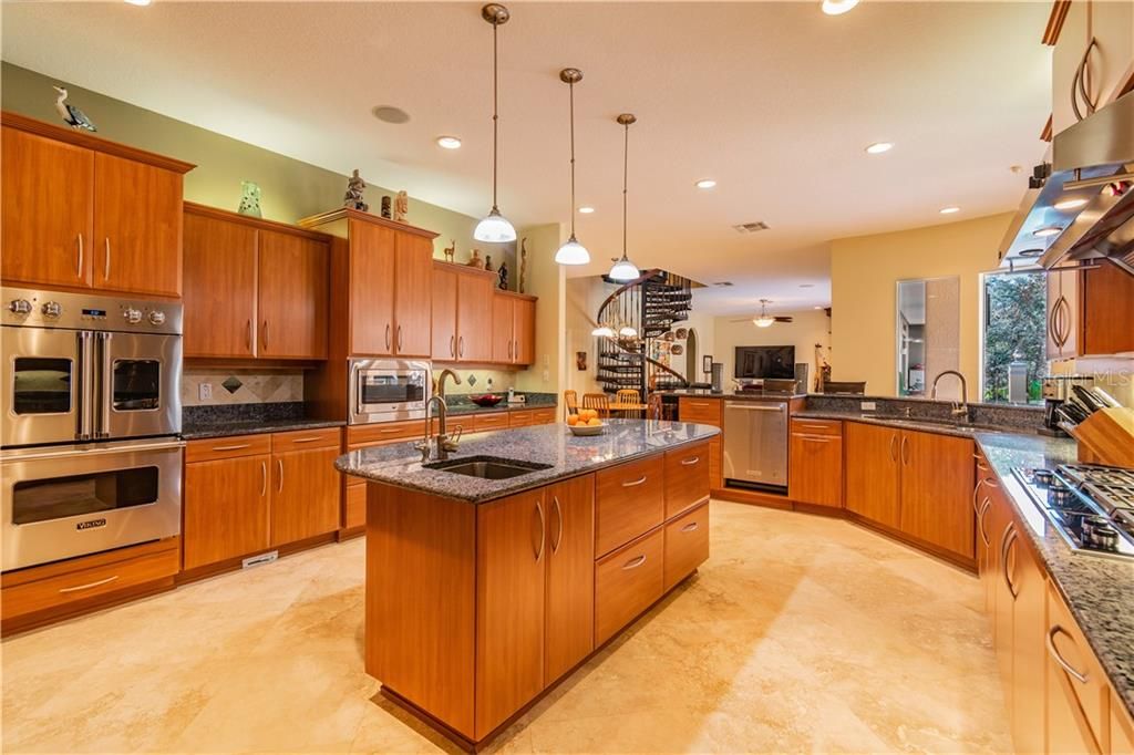 Recently Sold: $1,100,000 (4 beds, 5 baths, 5580 Square Feet)
