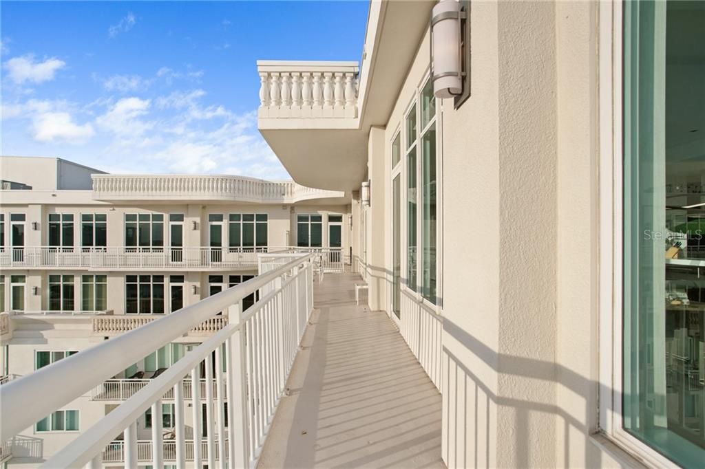 Recently Sold: $2,750,000 (2 beds, 2 baths, 4244 Square Feet)