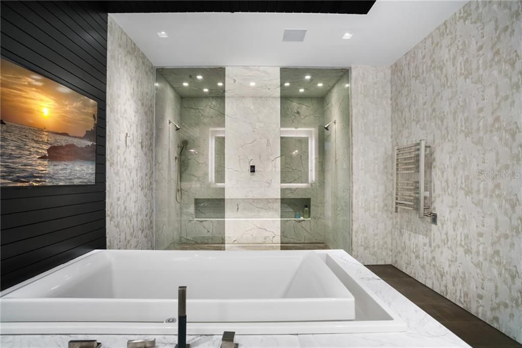 Недавно продано: $2,750,000 (2 спален, 2 ванн, 4244 Квадратных фут)
