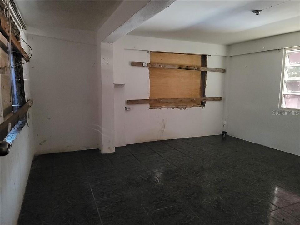 Vendido Recientemente: $52,000 (5 camas, 2 baños, 1621 Pies cuadrados)