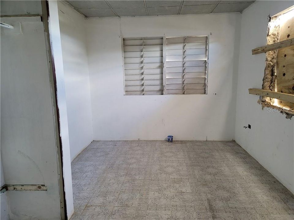 Vendido Recientemente: $52,000 (5 camas, 2 baños, 1621 Pies cuadrados)