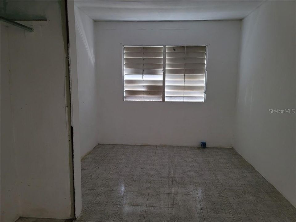 Vendido Recientemente: $52,000 (5 camas, 2 baños, 1621 Pies cuadrados)