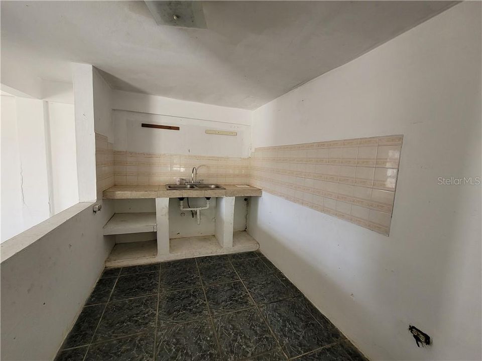 Vendido Recientemente: $52,000 (5 camas, 2 baños, 1621 Pies cuadrados)