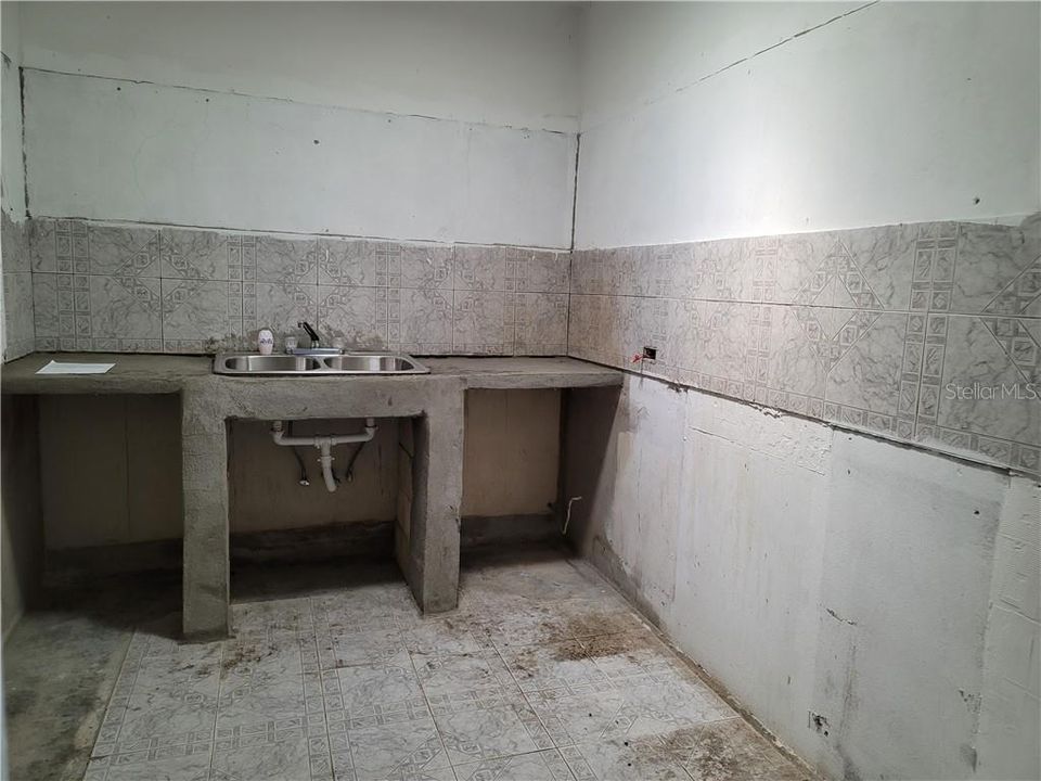 Vendido Recientemente: $52,000 (5 camas, 2 baños, 1621 Pies cuadrados)