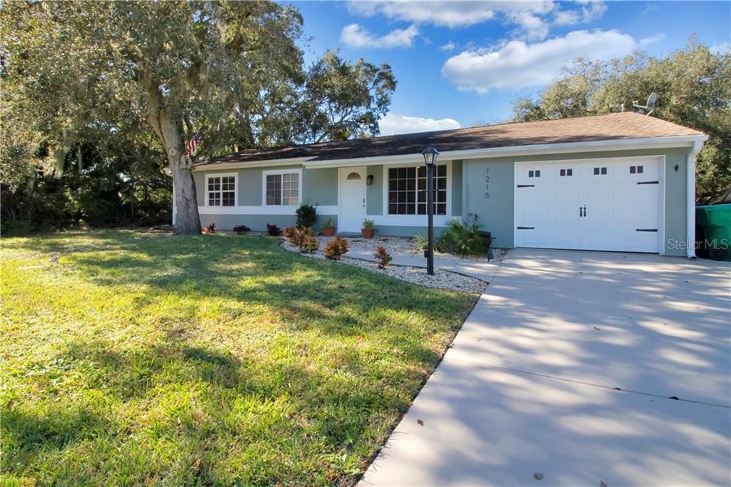 Recently Sold: $180,000 (3 beds, 2 baths, 1138 Square Feet)