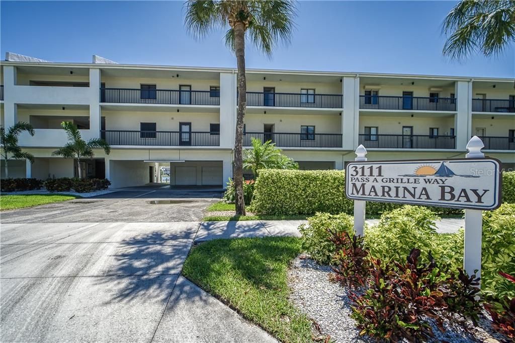 Recently Sold: $585,000 (2 beds, 2 baths, 1190 Square Feet)
